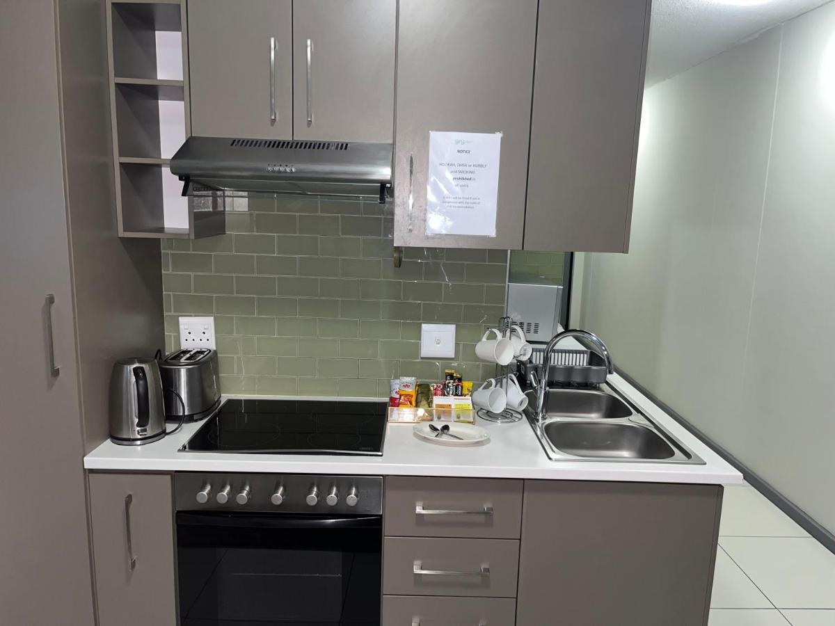 Ferienwohnung The Den Marensky Towers Windhoek Exterior foto